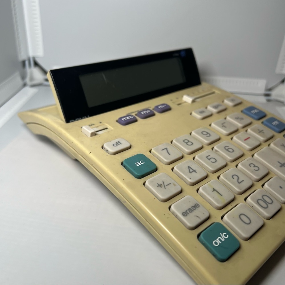 Vintage Royal LD140 12 Digit Solar & Battery Powered Calculator Flip Up Screen